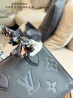 Louis Vuitton Jungle Collection Onthegomini Tote Luxurious Embossed Gradient Colour Large Logo Handheld Or Shoulder-Carried Resistant To Deformation - Image 7