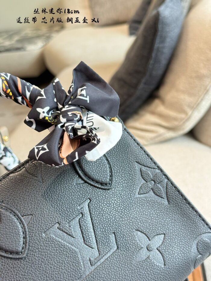 Louis Vuitton Jungle Collection Onthegomini Tote Luxurious Embossed Gradient Colour Large Logo Handheld Or Shoulder-Carried Resistant To Deformation - Image 7