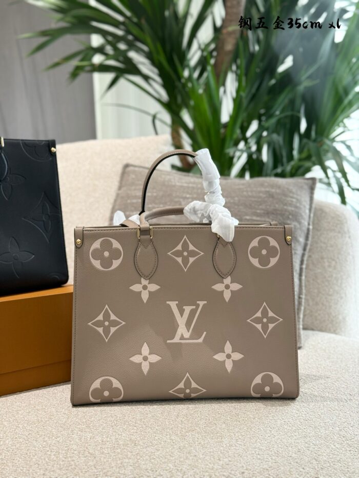 Louis Vuitton Onthego Grey Grained Calfskin Tote Bag - Extra Large Capacity - Enlarged Monogram - Image 5