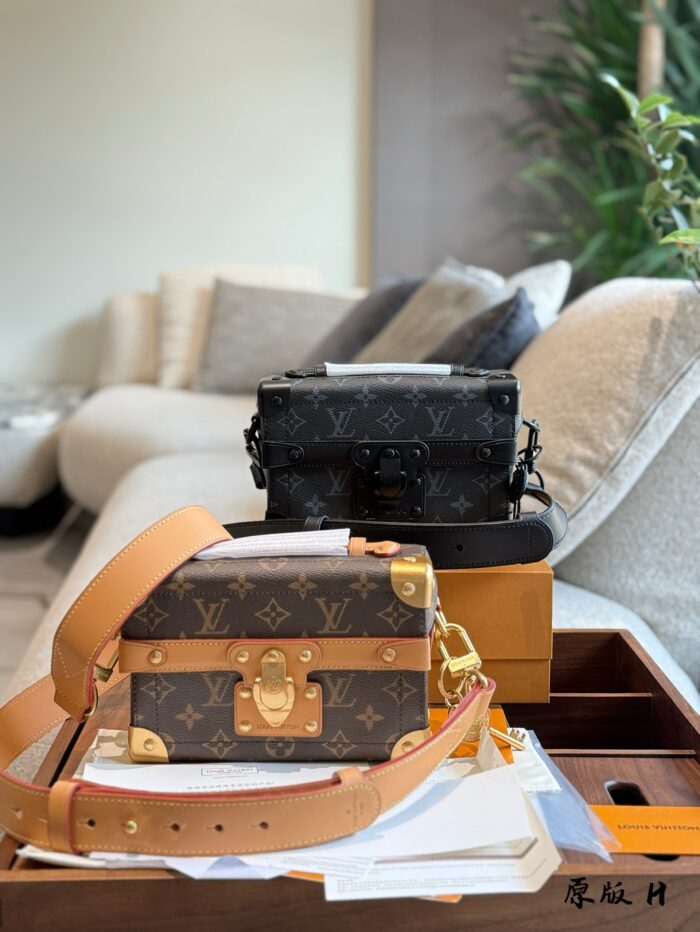 Louis Vuitton Soultrunk New Men'S Soft Box Bag Handheld Or Crossbody Detachable And Adjustable Shoulder Strap Versatile For Daily Commuting - Image 1