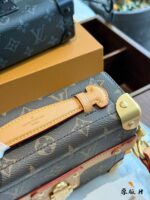 Louis Vuitton Soultrunk New Men'S Soft Box Bag Handheld Or Crossbody Detachable And Adjustable Shoulder Strap Versatile For Daily Commuting - Image 6
