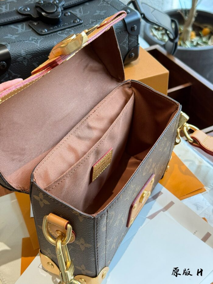 Louis Vuitton Soultrunk New Men'S Soft Box Bag Handheld Or Crossbody Detachable And Adjustable Shoulder Strap Versatile For Daily Commuting - Image 8