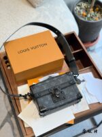 Louis Vuitton Soultrunk New Men'S Soft Box Bag Handheld Or Crossbody Detachable And Adjustable Shoulder Strap Versatile For Daily Commuting - Image 9