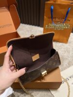 Louis Vuitton Pochette Camille Underarm Bag Practical Capacity Spot-On Aesthetic - Image 9