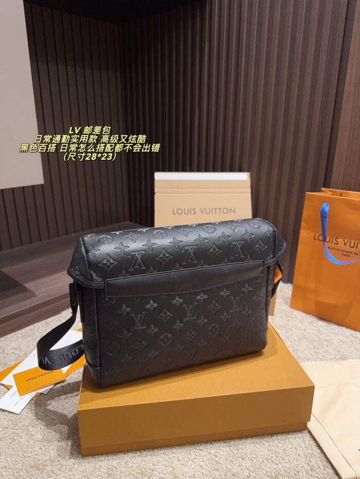 Louis Vuitton Messenger Bag Magnetic Closure Adjustable Shoulder Strap Commuter-Friendly Versatile Lightweight - Image 2