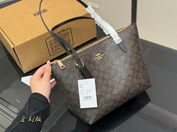 Coach Fiona Zip Tote Small Tote Bag - Image 2