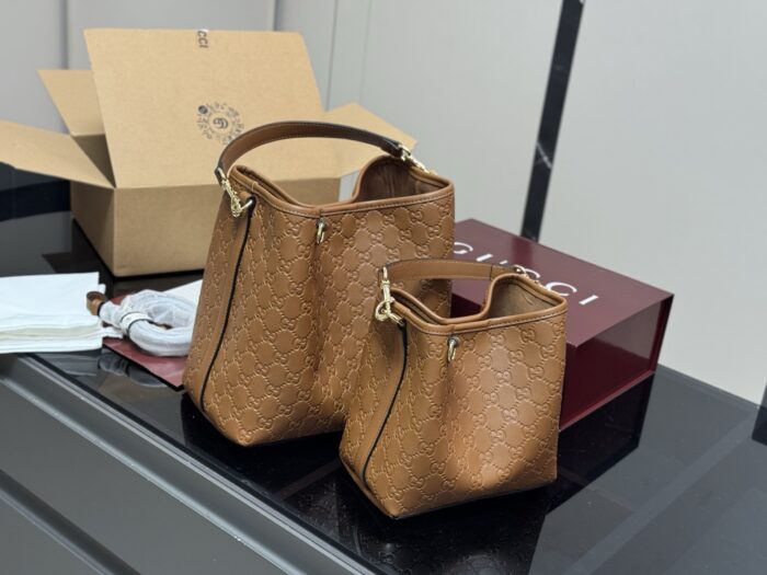 Gucci Classic Bucket Bag - The Ultimate Street-Style Staple - Image 1