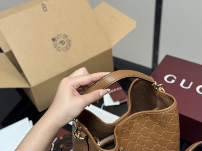 Gucci Classic Bucket Bag - The Ultimate Street-Style Staple - Image 3