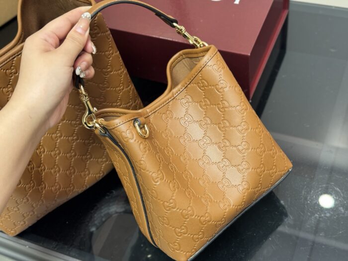 Gucci Classic Bucket Bag - The Ultimate Street-Style Staple - Image 5
