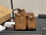 Gucci Classic Bucket Bag - The Ultimate Street-Style Staple - Image 7