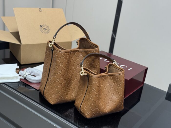 Gucci Classic Bucket Bag - The Ultimate Street-Style Staple - Image 8