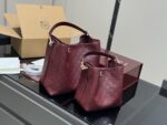 Gucci Classic Bucket Bag - The Ultimate Street-Style Staple - Image 12