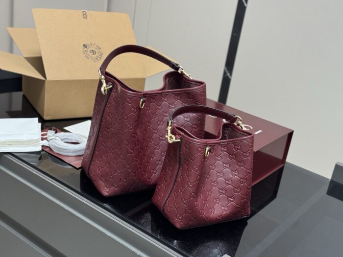 Gucci Classic Bucket Bag - The Ultimate Street-Style Staple - Image 12