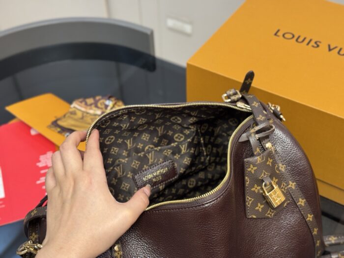 Louis Vuitton Lv Express Vintage-Inspired Commuter Bag - Lightweight, Single-Shoulder Or Crossbody - Image 4