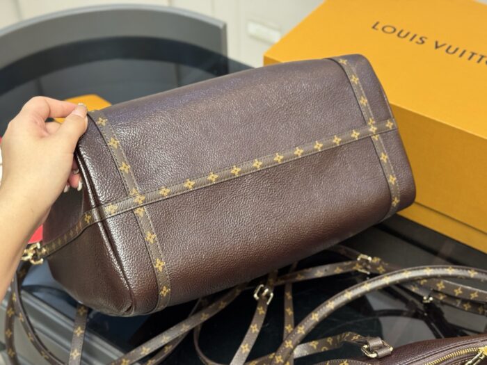 Louis Vuitton Lv Express Vintage-Inspired Commuter Bag - Lightweight, Single-Shoulder Or Crossbody - Image 8