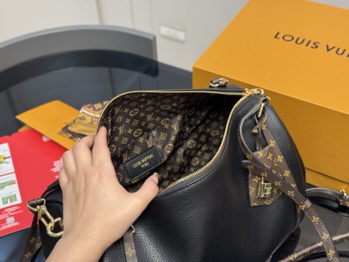 Louis Vuitton Express Collection Vintage-Inspired Commuter Bag Lightweight Shoulder/Crossbody Bag - Image 4