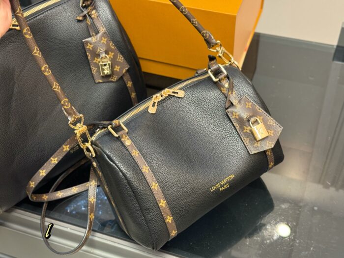 Louis Vuitton Express Collection Vintage-Inspired Commuter Bag Lightweight Shoulder/Crossbody Bag - Image 5