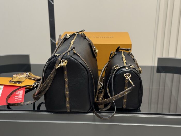 Louis Vuitton Express Collection Vintage-Inspired Commuter Bag Lightweight Shoulder/Crossbody Bag - Image 6