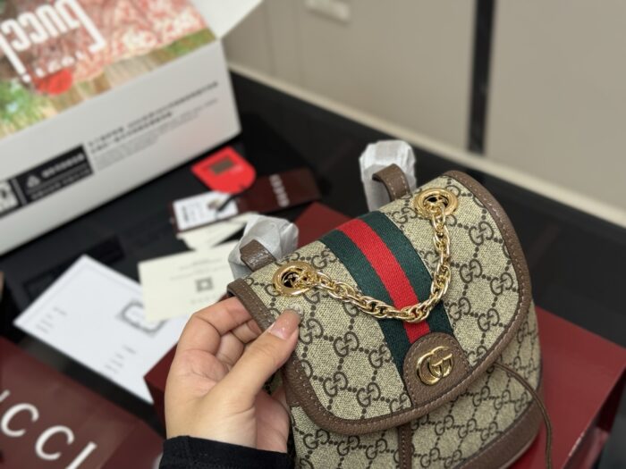 Gucci New Backpack Authentic Fabric Classic Gg Pattern Red And Green Woven Straps With Metal Chain Understated And Elegant - Image 3