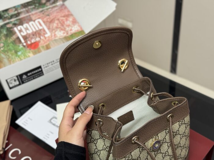 Gucci New Backpack Authentic Fabric Classic Gg Pattern Red And Green Woven Straps With Metal Chain Understated And Elegant - Image 4