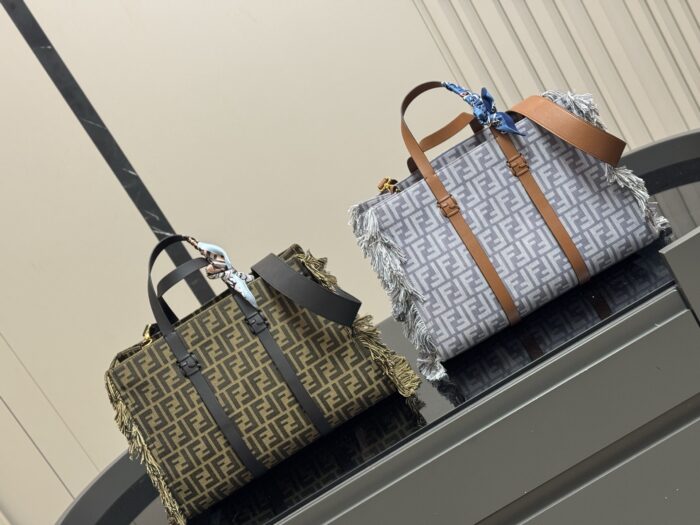 Fendi Baguette Tote Bag Fringe Detailing Generous Capacity Effortlessly Street-Chic - Image 1
