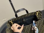 Fendi Baguette Tote Bag Fringe Detailing Generous Capacity Effortlessly Street-Chic - Image 4