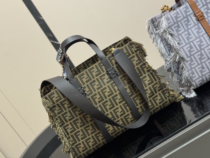Fendi Baguette Tote Bag Fringe Detailing Generous Capacity Effortlessly Street-Chic - Image 7