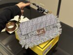 Fendi Baguette Shoulder/Underarm Bag Effortlessly Street Style - Image 2