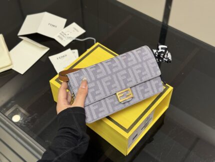 Fendi Multi-Functional Chain Bag Comfortable And Refined Simple And Elegant Elegant For The Commute