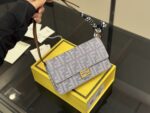 Fendi Multi-Functional Chain Bag Comfortable And Refined Simple And Elegant Elegant For The Commute - Image 2
