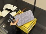 Fendi Multi-Functional Chain Bag Comfortable And Refined Simple And Elegant Elegant For The Commute - Image 7