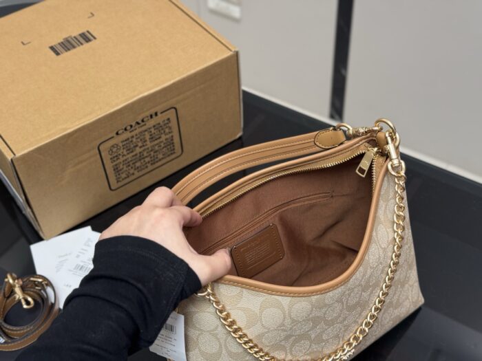 Coach Laurel Hobo Bag With Dual Straps For Versatile Carrying, Featuring Zipped Side Pocket - Image 4