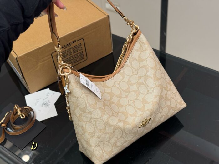 Coach Laurel Hobo Bag With Dual Straps For Versatile Carrying, Featuring Zipped Side Pocket - Image 5