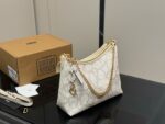 Coach Laurel Hobo Bag With Dual Straps For Versatile Carrying, Featuring Zipped Side Pocket - Image 14