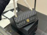 Chanel 25B Messenger Bag Quadrant Quilting With Gold Hardware Elegant And Versatile For Daily Commutes - Image 2