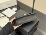 Chanel 25B Messenger Bag Quadrant Quilting With Gold Hardware Elegant And Versatile For Daily Commutes - Image 8