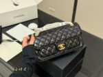 Chanel 25B Messenger Bag Quadrant Quilting With Gold Hardware Elegant And Versatile For Daily Commutes - Image 10