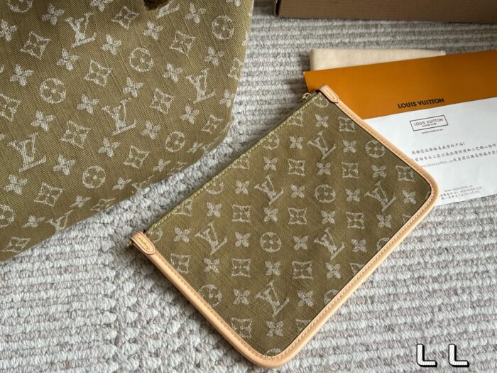 Louis Vuitton Neverfull Tote Bag With Large Capacity, Striped Lining And Detachable Mini Bag, Complete With Gift Box - Image 2