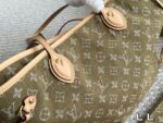 Louis Vuitton Neverfull Tote Bag With Large Capacity, Striped Lining And Detachable Mini Bag, Complete With Gift Box - Image 5