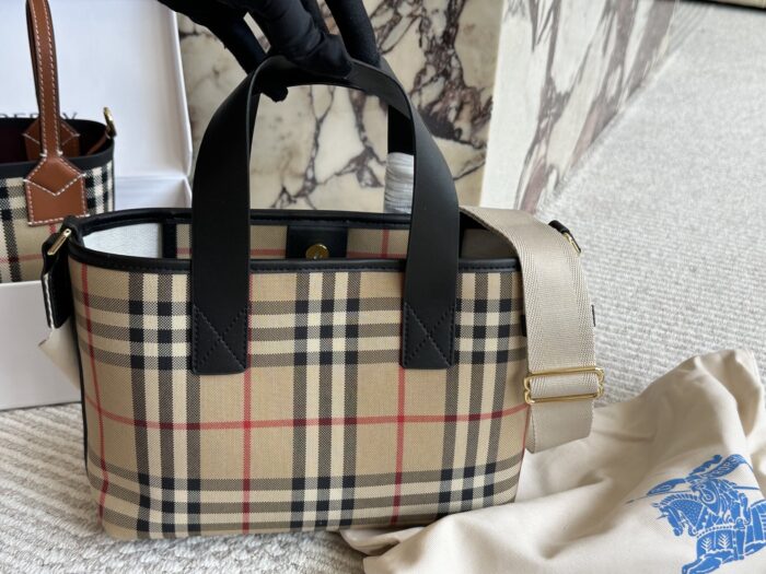 Burberry Commuter Tote Bag Nylon Fabric Brand Lettering Logo Lightweight And Practical - Image 1