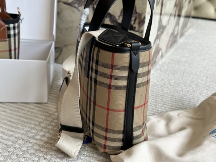 Burberry Commuter Tote Bag Nylon Fabric Brand Lettering Logo Lightweight And Practical - Image 3
