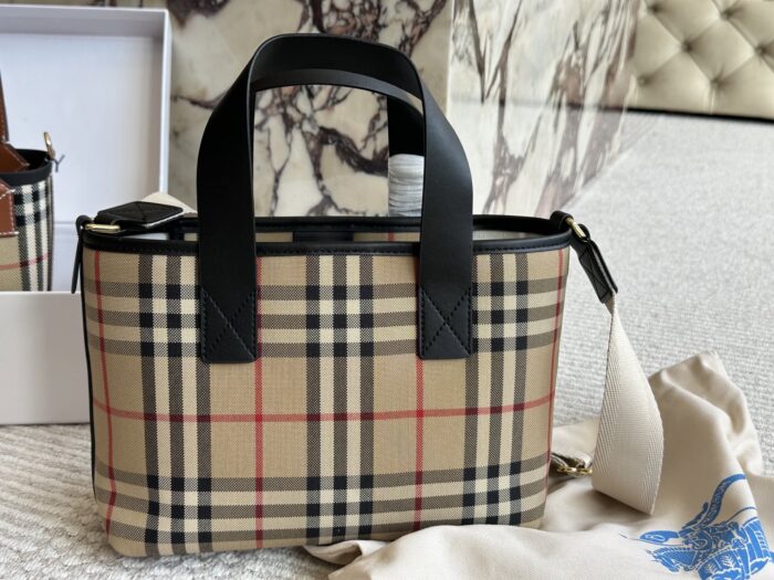 Burberry Commuter Tote Bag Nylon Fabric Brand Lettering Logo Lightweight And Practical - Image 4