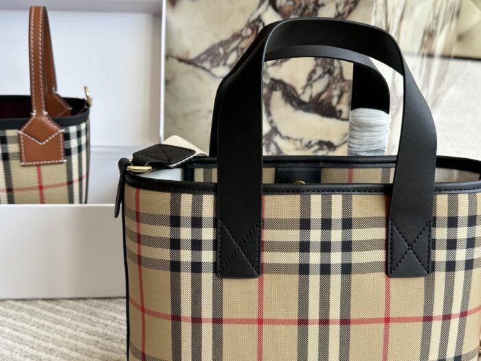 Burberry Commuter Tote Bag Nylon Fabric Brand Lettering Logo Lightweight And Practical - Image 5