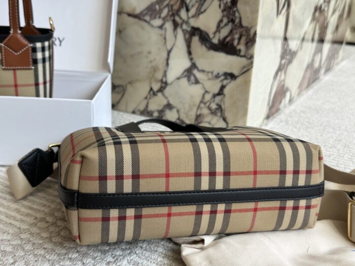 Burberry Commuter Tote Bag Nylon Fabric Brand Lettering Logo Lightweight And Practical - Image 6