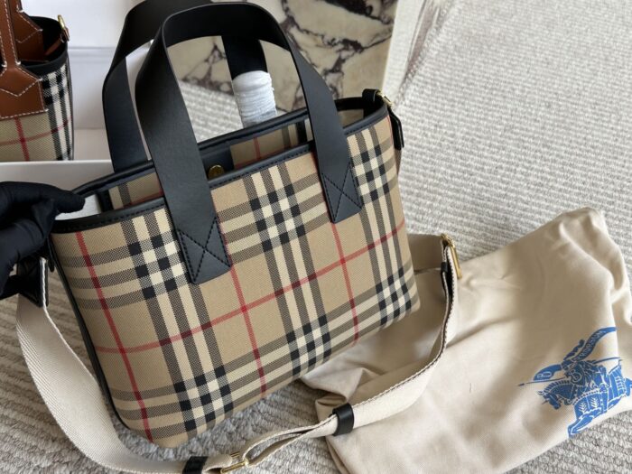 Burberry Commuter Tote Bag Nylon Fabric Brand Lettering Logo Lightweight And Practical - Image 9