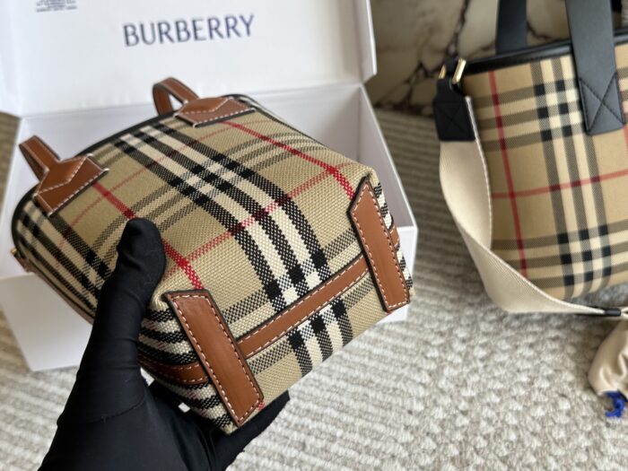 Burberry Classic Check Bucket Bag/Shopping Basket - Image 4