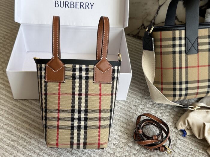 Burberry Classic Check Bucket Bag/Shopping Basket - Image 5