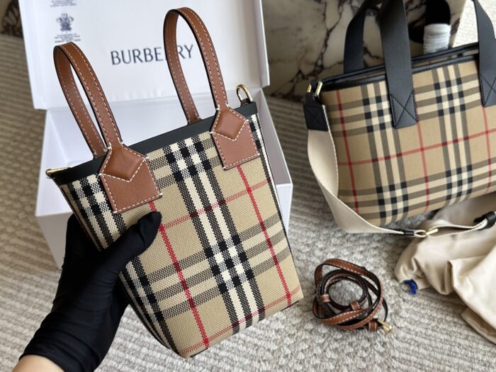 Burberry Classic Check Bucket Bag/Shopping Basket - Image 6