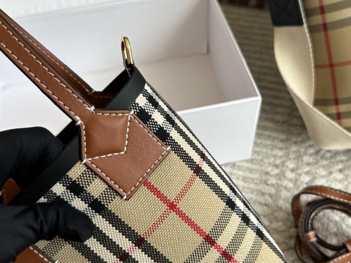 Burberry Classic Check Bucket Bag/Shopping Basket - Image 8