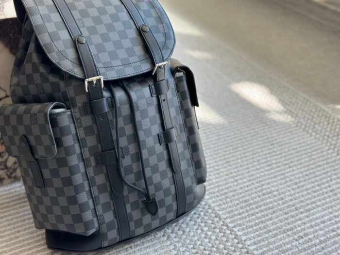 Louis Vuitton 20Ss Backpack Premium Imported Authentic Fabric Ultra-High-Definition Metal Logo Dedicated Lining Exquisite Craftsmanship - Image 3